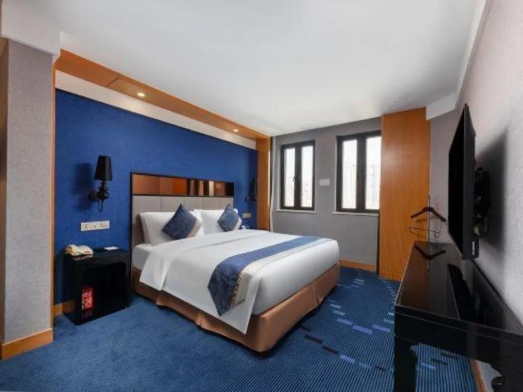 Bed in Grand Skylight Hotel KaiMei