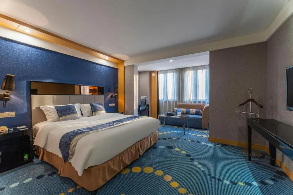 Bed in Grand Skylight Hotel KaiMei