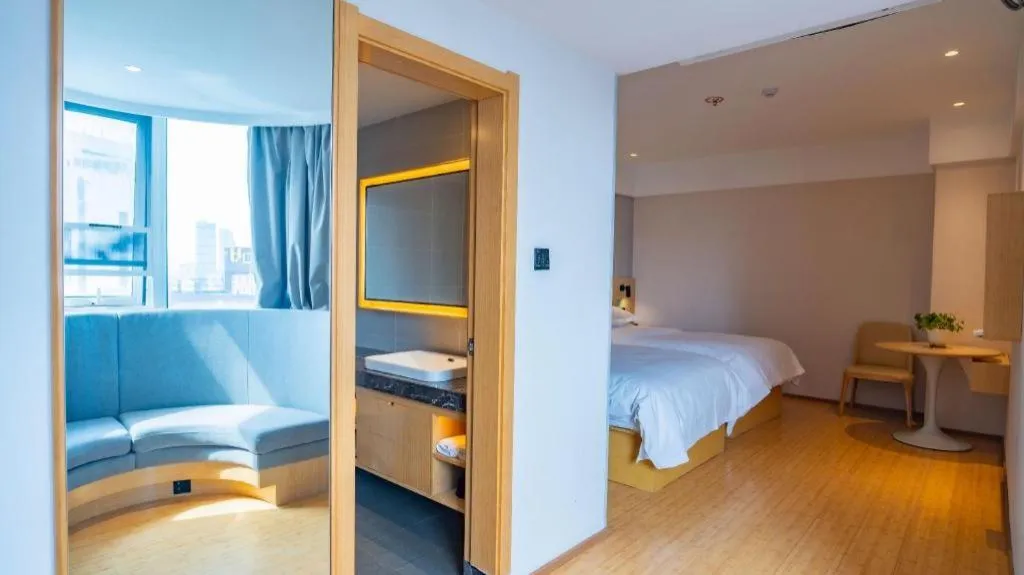 Bed in GreenTree Inn Lianyungang Suning Square Hualian Mantion Hotel