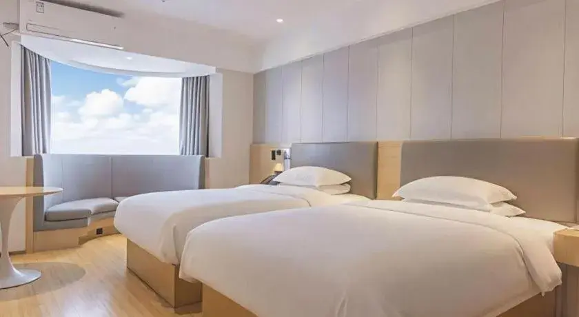 Bed in GreenTree Inn Lianyungang Suning Square Hualian Mantion Hotel Bed in GreenTree Inn Lianyungang Suning Square Hualian Mantion Hotel
