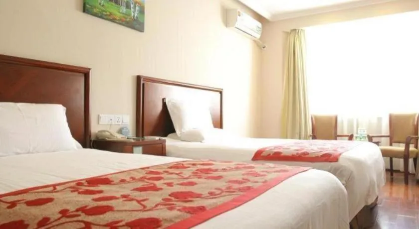 Bed in GreenTree Inn Lianyungang Suning Square Hualian Mantion Hotel