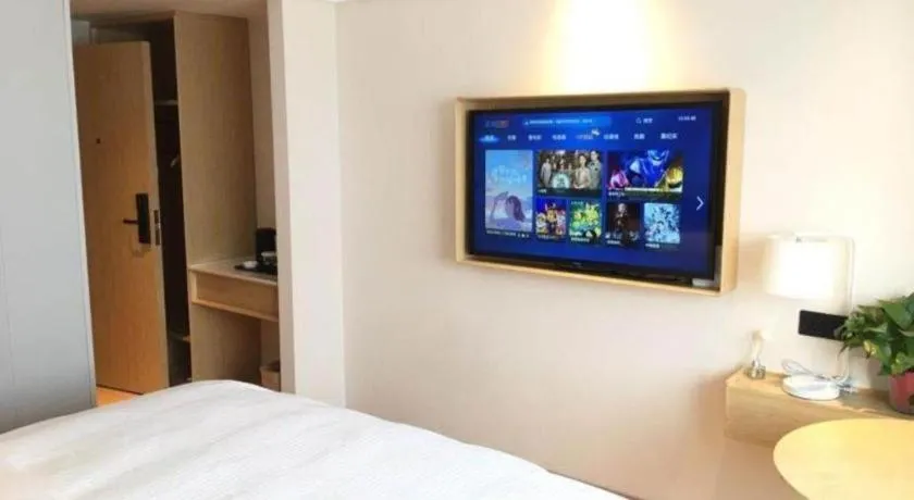 Bed in GreenTree Inn Lianyungang Suning Square Hualian Mantion Hotel