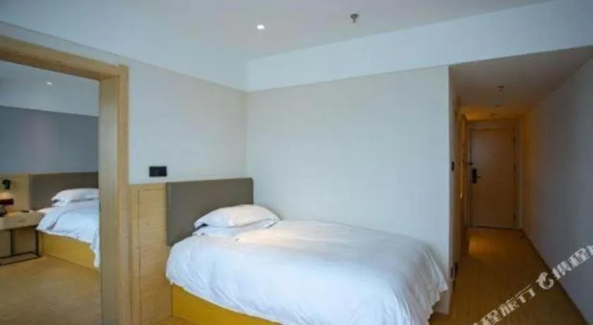 Bed in GreenTree Inn Lianyungang Suning Square Hualian Mantion Hotel