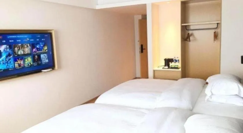 Bed in GreenTree Inn Lianyungang Suning Square Hualian Mantion Hotel