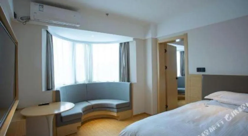 Bed in GreenTree Inn Lianyungang Suning Square Hualian Mantion Hotel