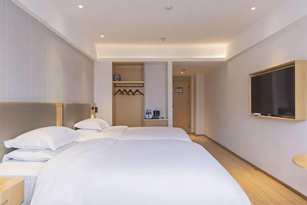 Bed in GreenTree Inn Lianyungang Suning Square Hualian Mantion Hotel