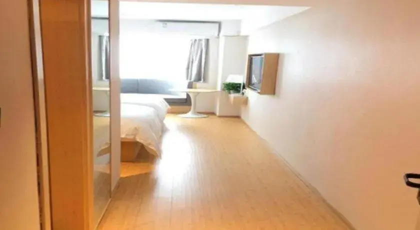 Bed in GreenTree Inn Lianyungang Suning Square Hualian Mantion Hotel Bed in GreenTree Inn Lianyungang Suning Square Hualian Mantion Hotel