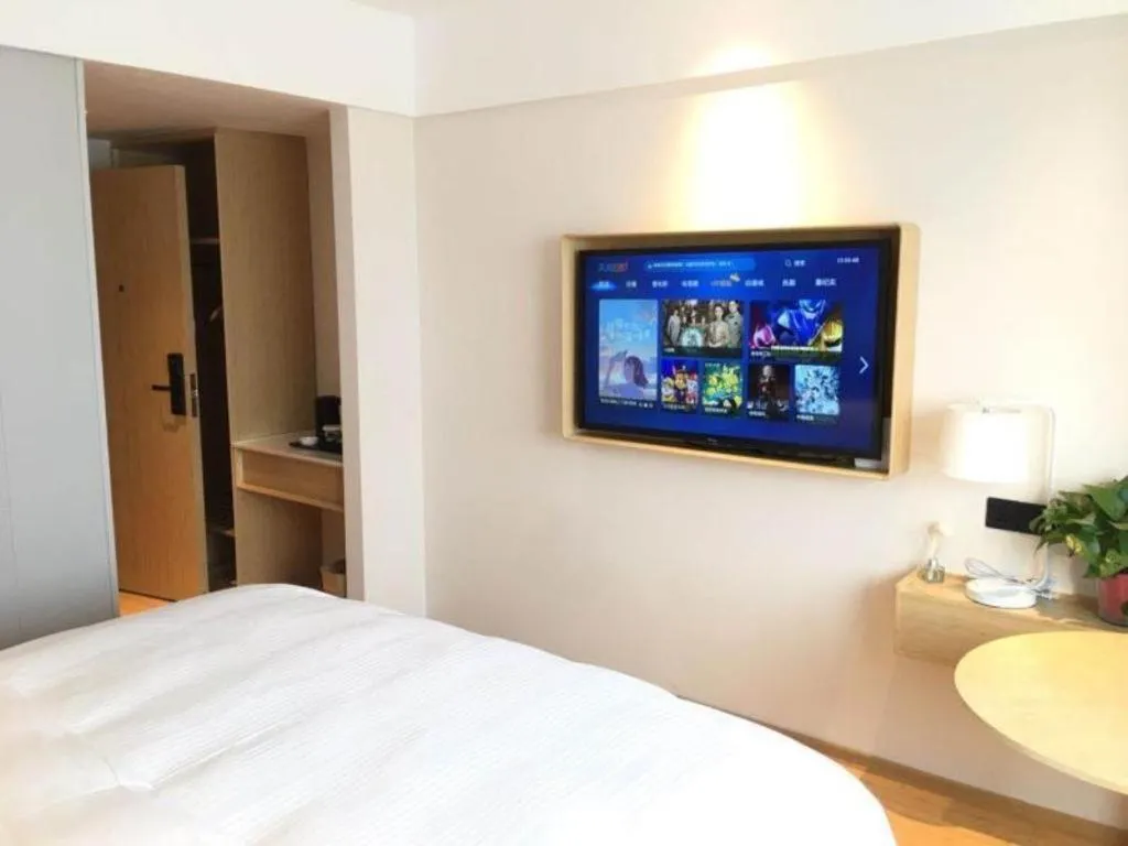 Bed in GreenTree Inn Lianyungang Suning Square Hualian Mantion Hotel