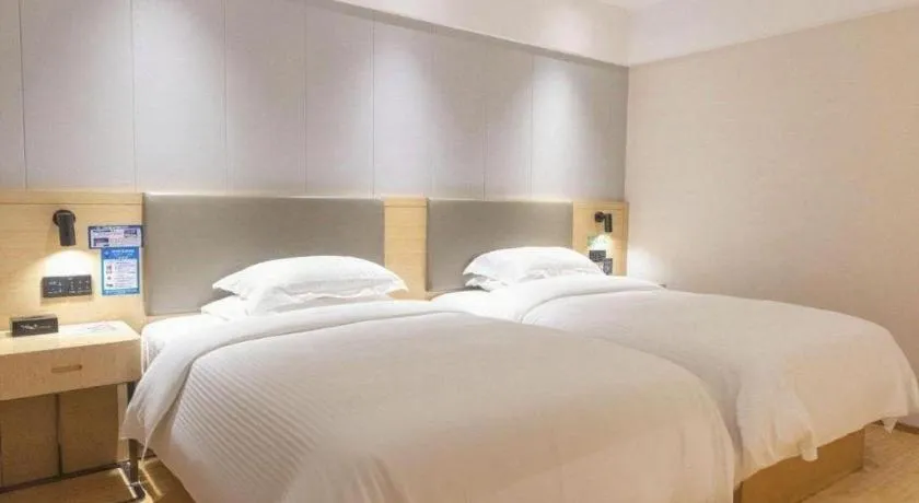Bed in GreenTree Inn Lianyungang Suning Square Hualian Mantion Hotel