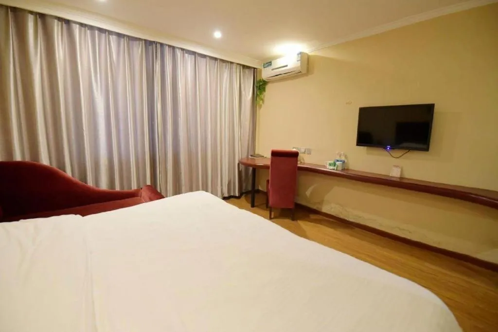 Bed in GreenTree Inn Taizhou Gaogang District Business Hotel