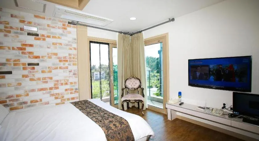 Port Avenue Hotel N Resort