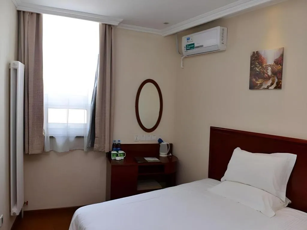 Bed in GreenTree Inn Beijing Shangdi East Anningzhuang Road Shell Hotel