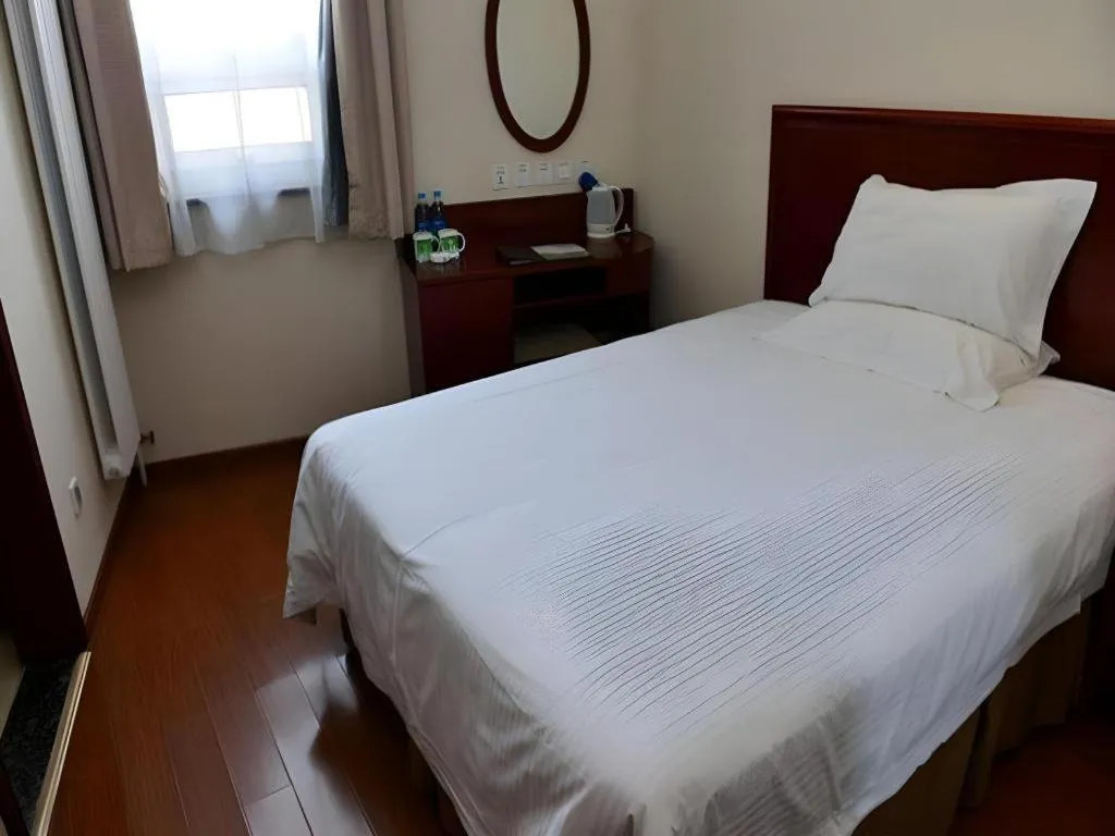 Bed in GreenTree Inn Beijing Shangdi East Anningzhuang Road Shell Hotel