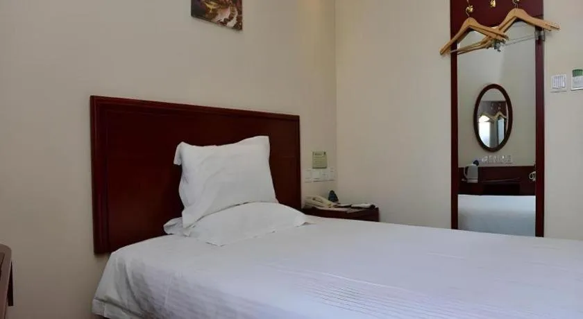 Bed in GreenTree Inn Beijing Shangdi East Anningzhuang Road Shell Hotel