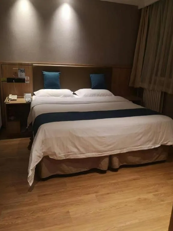 Bed in GreenTree Inn Beijing Shangdi East Anningzhuang Road Shell Hotel