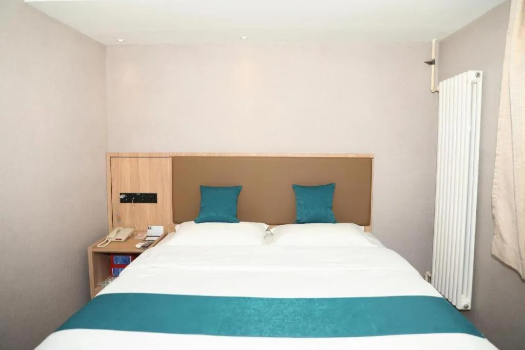 Bed in GreenTree Inn Beijing Shangdi East Anningzhuang Road Shell Hotel