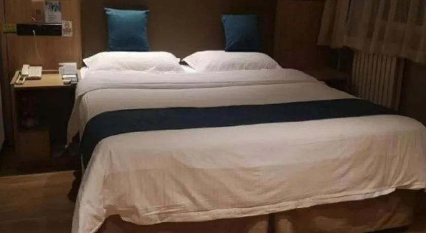 Bed in GreenTree Inn Beijing Shangdi East Anningzhuang Road Shell Hotel