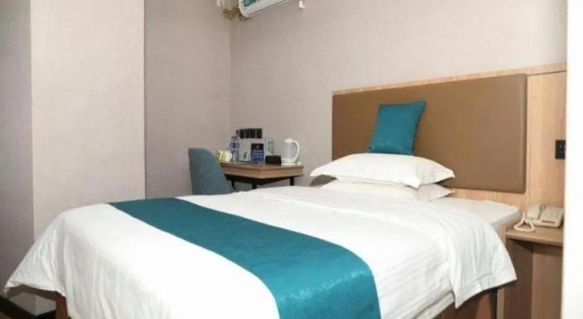 Bed in GreenTree Inn Beijing Shangdi East Anningzhuang Road Shell Hotel