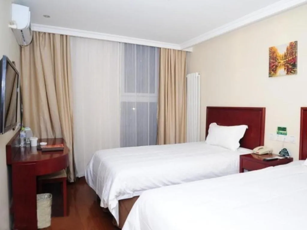 Bed in GreenTree Inn Beijing Shangdi East Anningzhuang Road Shell Hotel