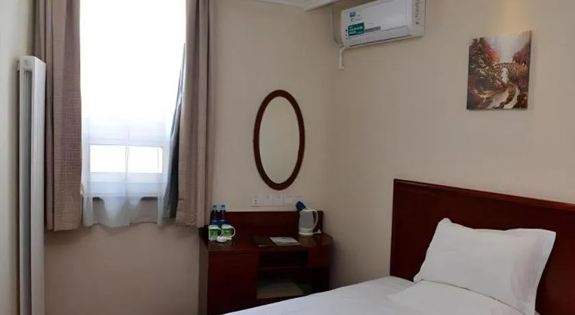 Bed in GreenTree Inn Beijing Shangdi East Anningzhuang Road Shell Hotel