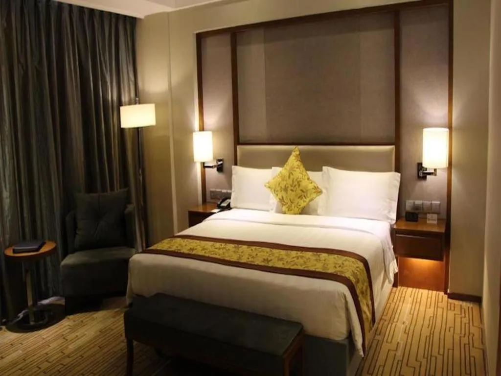 Bed in Shenyang Rayfont International Hotel