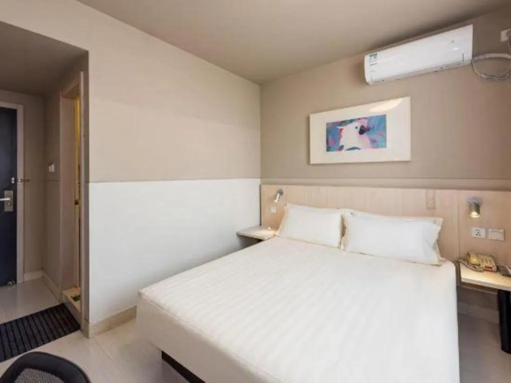 Bed in Jinjiang Inn Beijing Huairou Qingchun Road Wanda Plaza