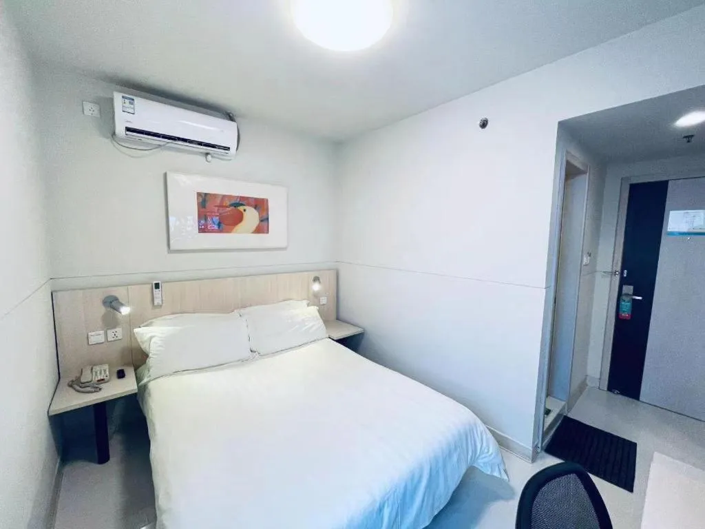 Bed in Jinjiang Inn Beijing Huairou Qingchun Road Wanda Plaza