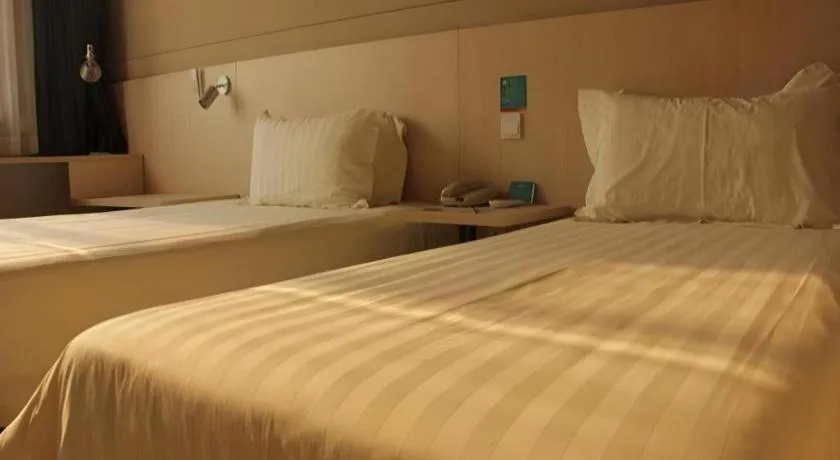 Bed in Jinjiang Inn Beijing Huairou Qingchun Road Wanda Plaza