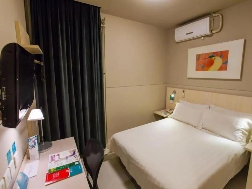 Bed in Jinjiang Inn Beijing Huairou Qingchun Road Wanda Plaza
