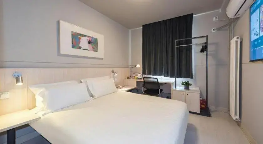 Bed in Jinjiang Inn Beijing Huairou Qingchun Road Wanda Plaza Bed in Jinjiang Inn Beijing Huairou Qingchun Road Wanda Plaza