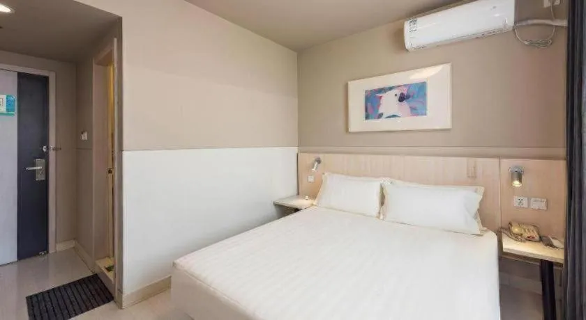 Bed in Jinjiang Inn Beijing Huairou Qingchun Road Wanda Plaza