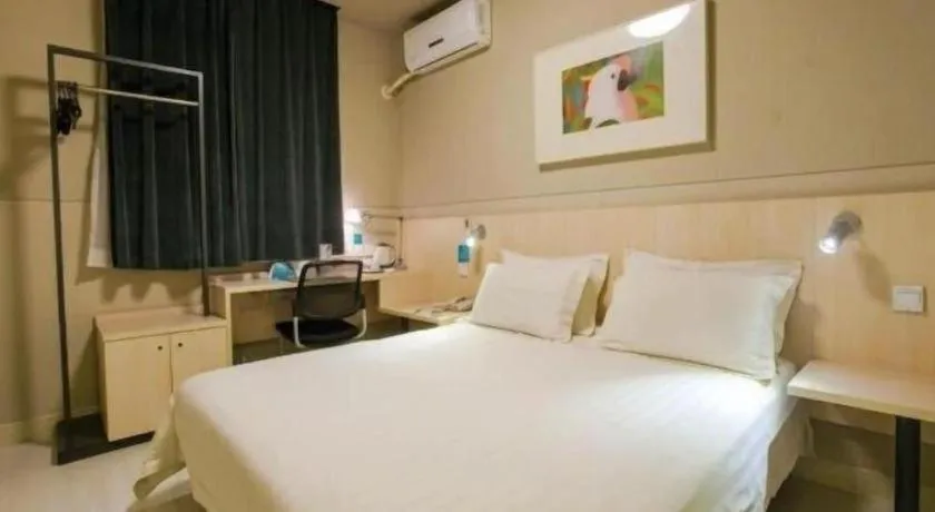 Bed in Jinjiang Inn Beijing Huairou Qingchun Road Wanda Plaza