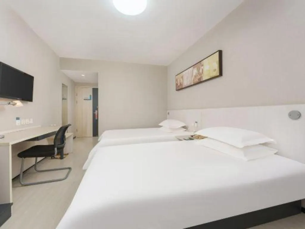 Bed in Jinjiang Inn Dalian Development Zone Jinma Road Light Railway Station