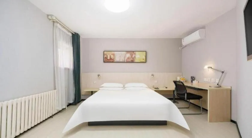 Bed in Jinjiang Inn Dalian Development Zone Jinma Road Light Railway Station