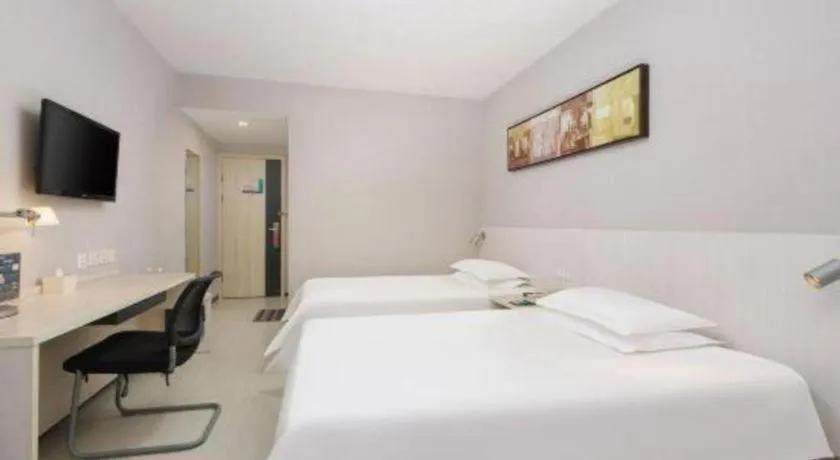 Bed in Jinjiang Inn Dalian Development Zone Jinma Road Light Railway Station