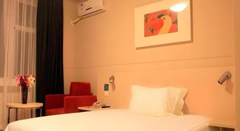 Bed in Jinjiang Inn Dalian Development Zone Jinma Road Light Railway Station