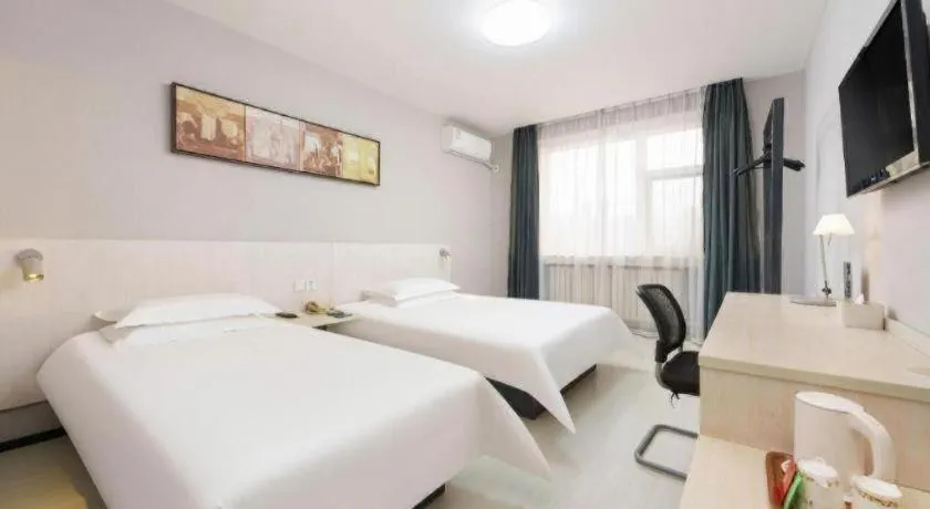Bed in Jinjiang Inn Dalian Development Zone Jinma Road Light Railway Station