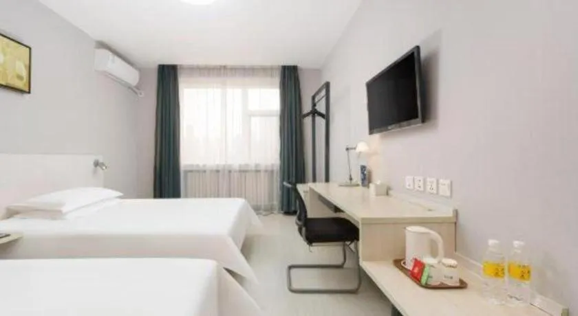 Bed in Jinjiang Inn Dalian Development Zone Jinma Road Light Railway Station