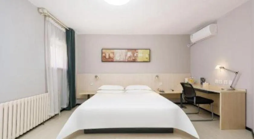 Bed in Jinjiang Inn Dalian Development Zone Jinma Road Light Railway Station