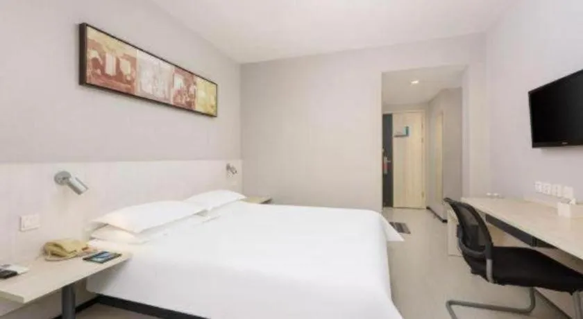 Bed in Jinjiang Inn Dalian Development Zone Jinma Road Light Railway Station