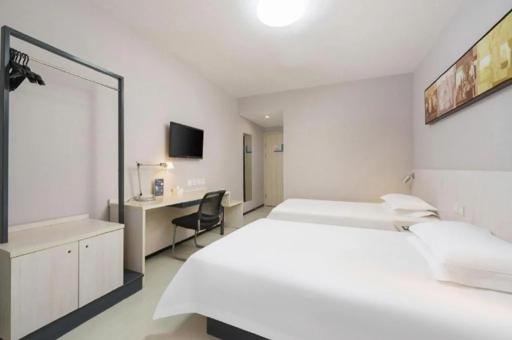 Bed in Jinjiang Inn Dalian Development Zone Jinma Road Light Railway Station