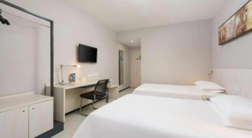 Bed in Jinjiang Inn Dalian Development Zone Jinma Road Light Railway Station