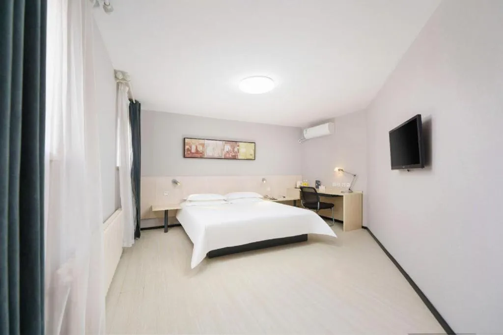 Bed in Jinjiang Inn Dalian Development Zone Jinma Road Light Railway Station