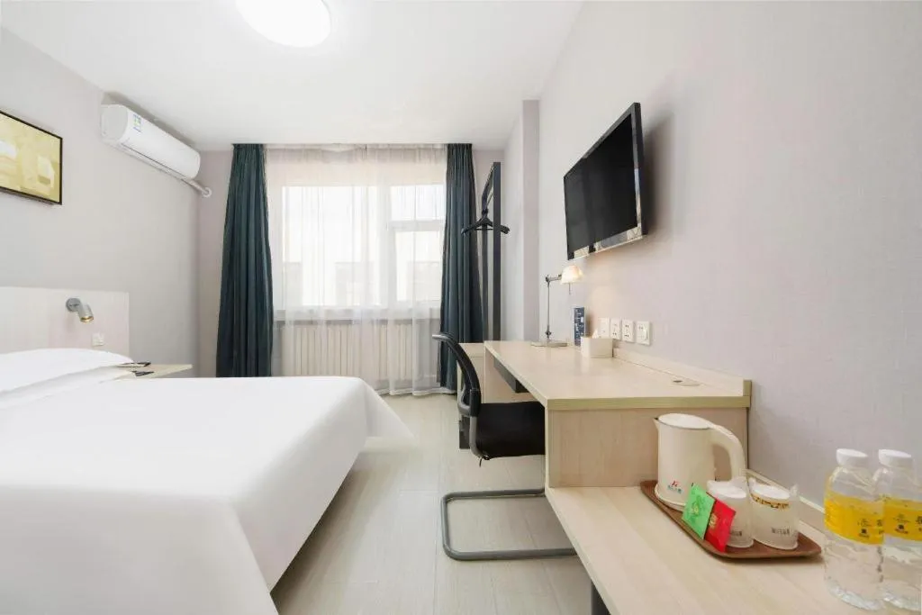 Bed in Jinjiang Inn Dalian Development Zone Jinma Road Light Railway Station