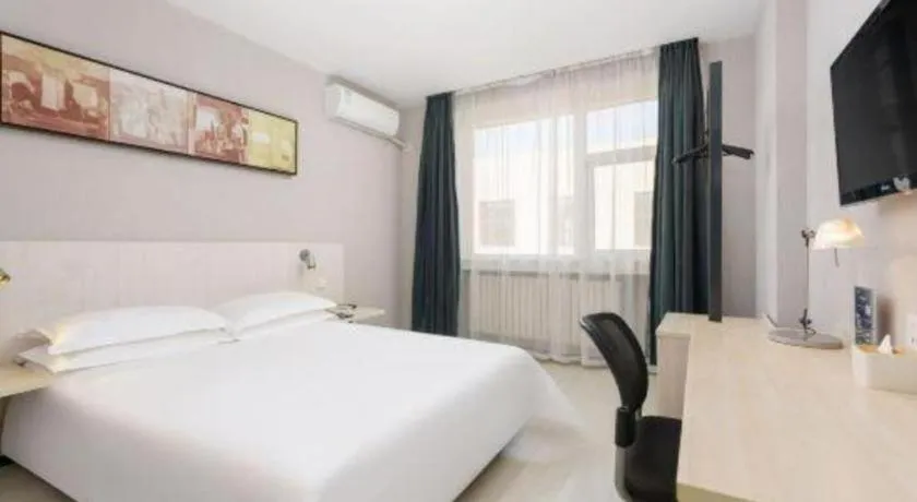 Bed in Jinjiang Inn Dalian Development Zone Jinma Road Light Railway Station