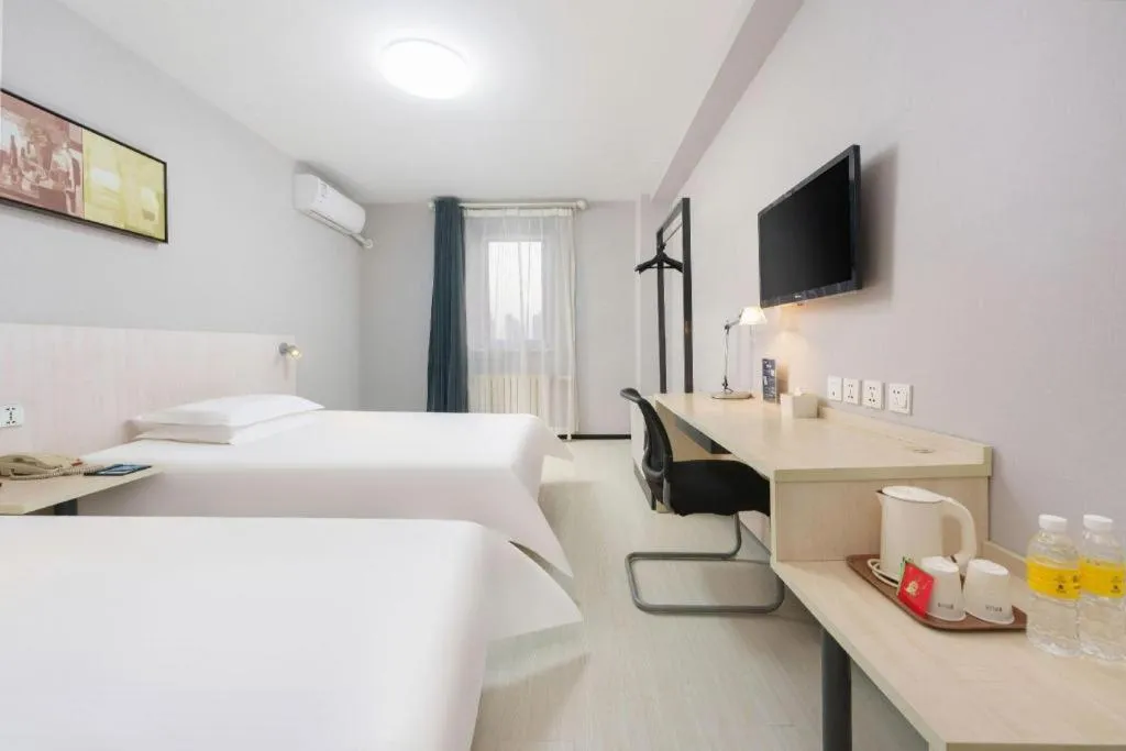 Bed in Jinjiang Inn Dalian Development Zone Jinma Road Light Railway Station