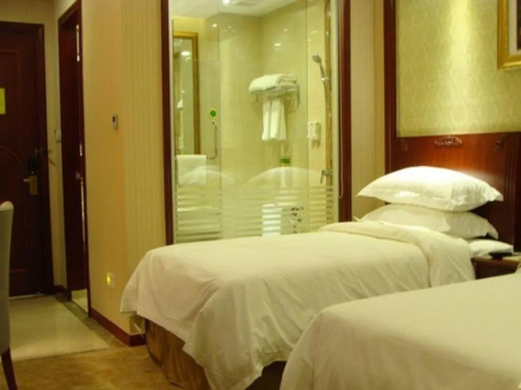 Bed in Shanghai Jinghang Hotel