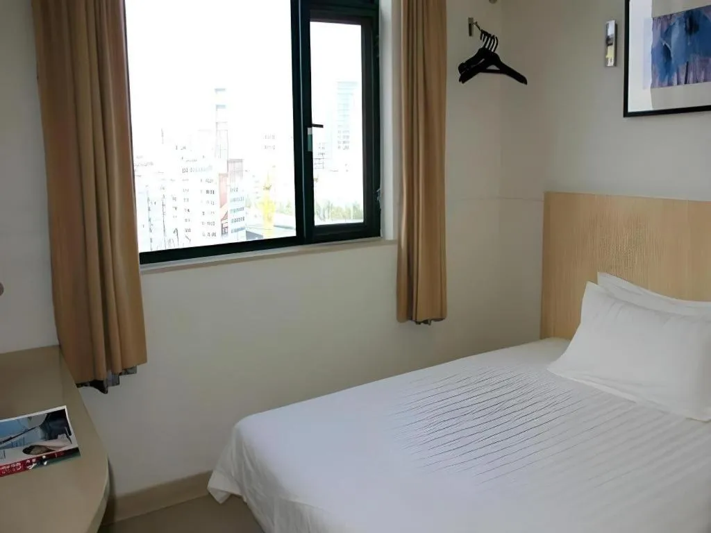 Bed in Jinjiang Inn Hangzhou Xihu Avenue Branch