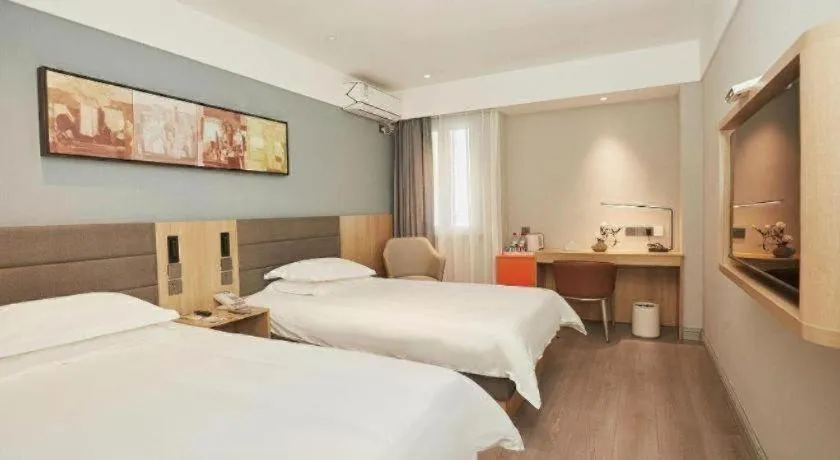 Bed in Jinjiang Inn Zhengzhou Railway Station Erqi Square Metro Station