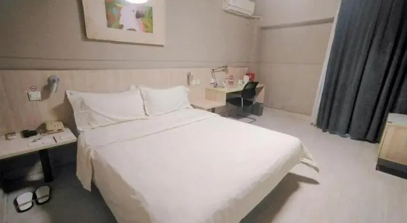 Bed in Jinjiang Inn Zhengzhou Railway Station Erqi Square Metro Station Bed in Jinjiang Inn Zhengzhou Railway Station Erqi Square Metro Station